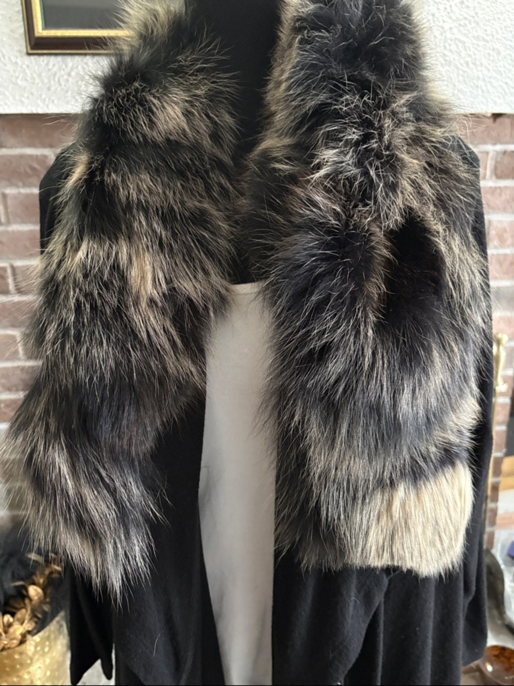 Black Draped Women's Cape with real fox Fur Trim - Picture 3 of 4